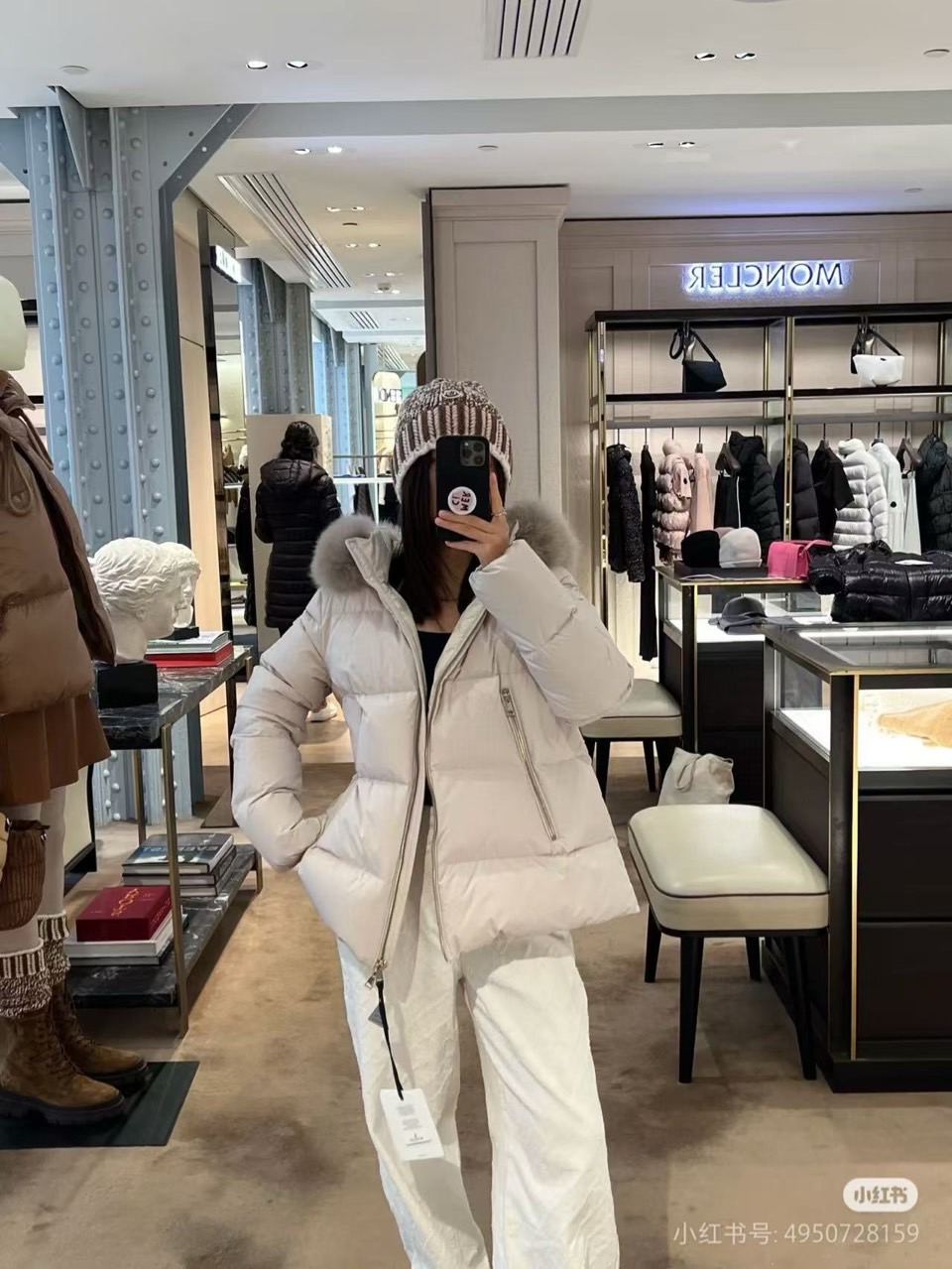 몽클레어[MONCLER]  매장판 LAICHEFUR 후드 쇼트 다운 재킷