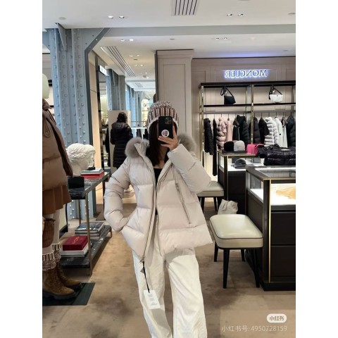 몽클레어[MONCLER]  매장판 LAICHEFUR 후드 쇼트 다운 재킷