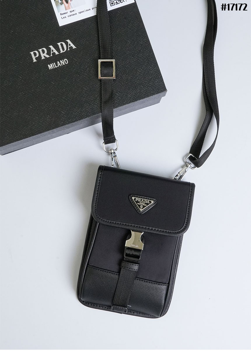 [PRADA] 프라다 리나일론 앤 사피아노 레더 스마트폰 케이스백