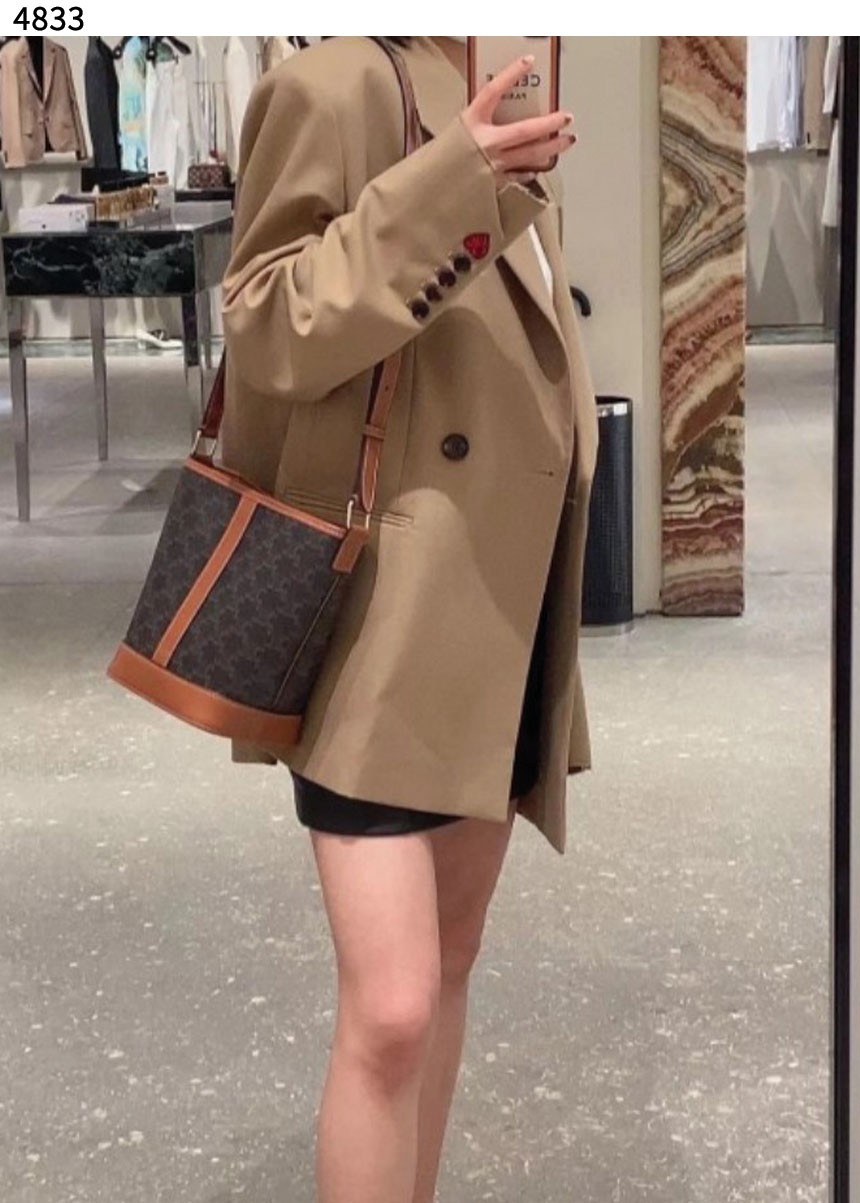 [CELINE] 수입프리미엄급 셀린느 트리옹프 스몰 버킷 신상