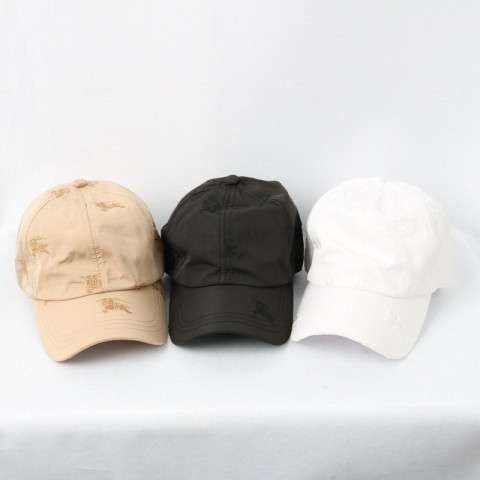 버버리 자수 로고 볼캡 모자