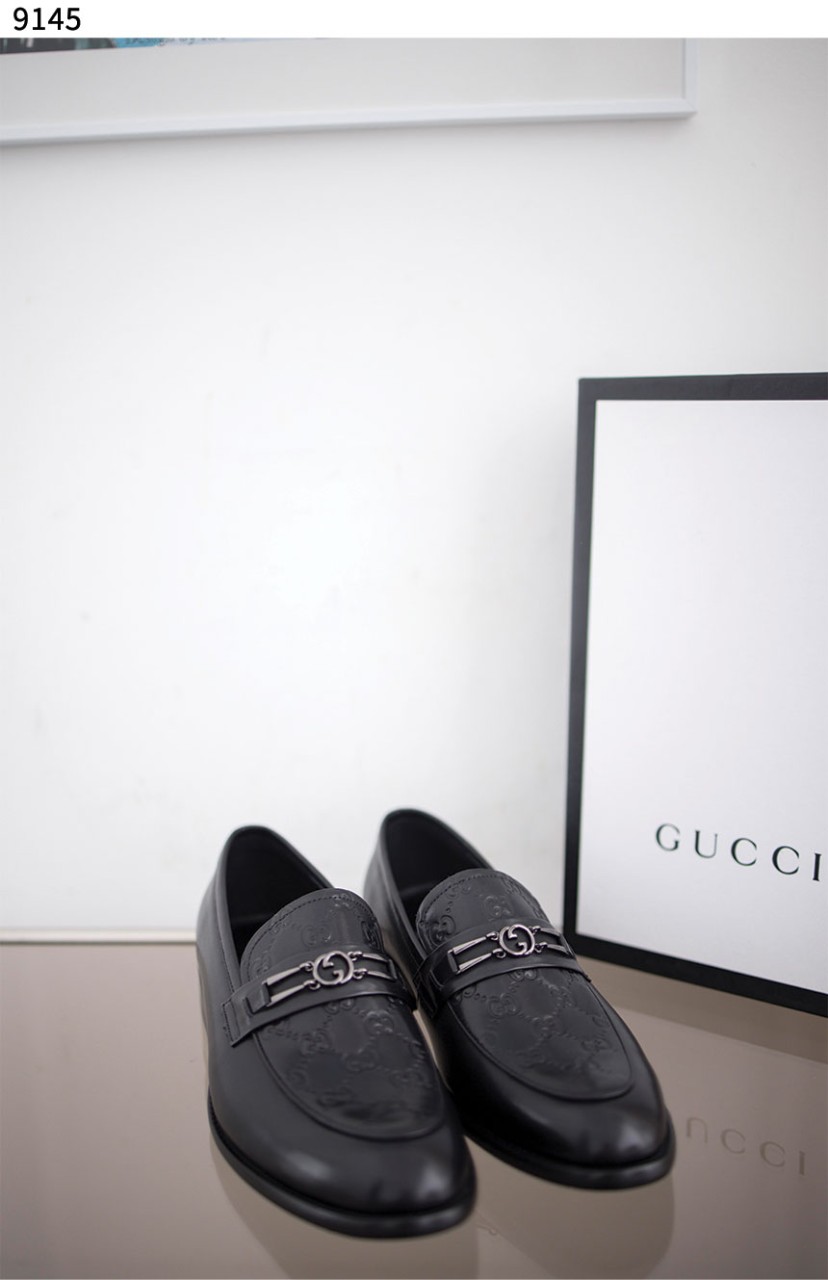 [GUCCI] 구찌 인트로킹 실버 로고 남성 로퍼