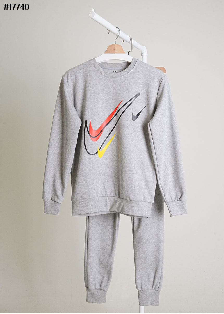 [NIKE] 나이키 트리플 컬러링 스우시 그래픽 맨투맨 티셔츠 & 테리 카고 조거 팬츠 셋