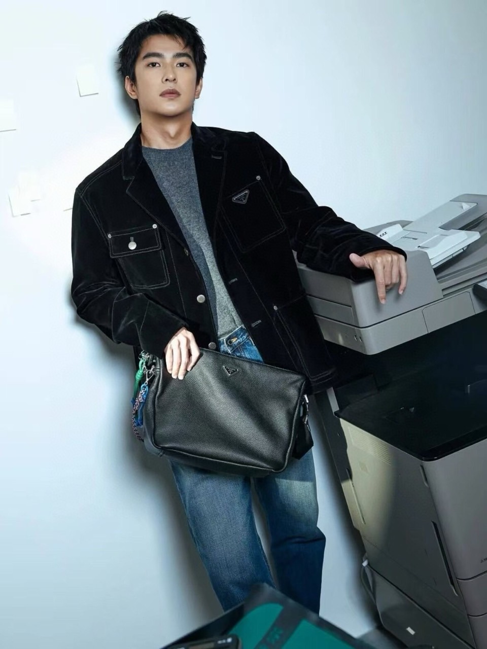 2025 SS 신상 프라다 남성 프리미엄급 스웨이드 자켓(매장판)