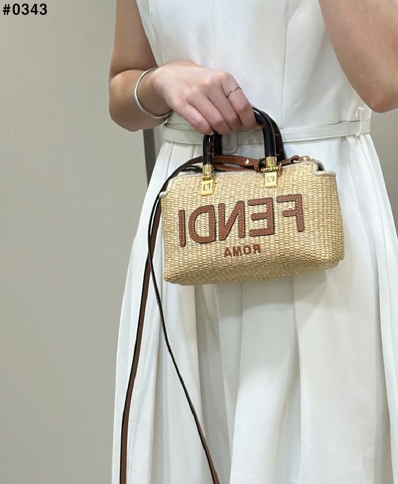 [FENDI] 팬디 바이 더 웨이 미니 보스턴 백