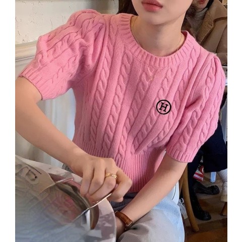H 자수 백버튼 꽈배기 크롭 반팔 니트