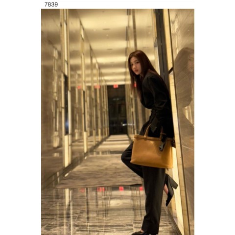 [PRADA] 수입프리미엄급 프라다 버클 미디움 가죽 핸드백