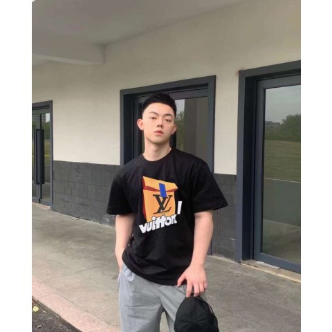 루VVV 컬렉션 쇼핑백 디자인 반팔티