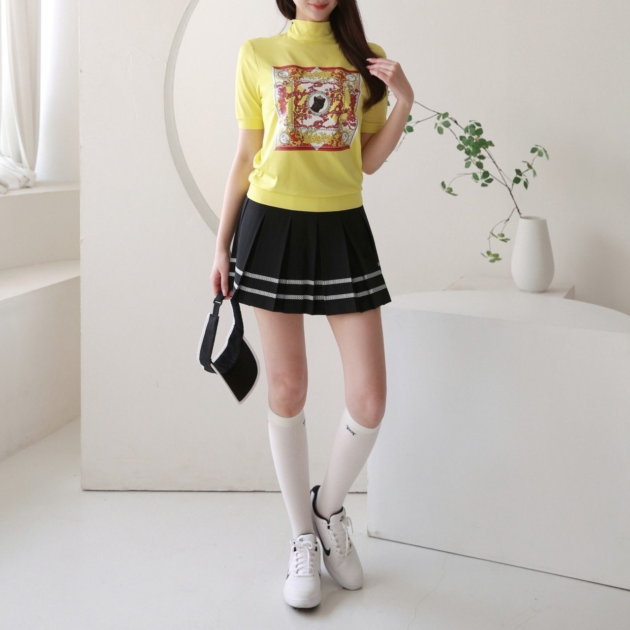 유V 바로크 네오플랜 터트넥 티셔츠